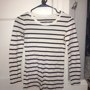 White and Black long sleeve shirt