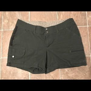 Olive Green Columbia Shorts Size 14