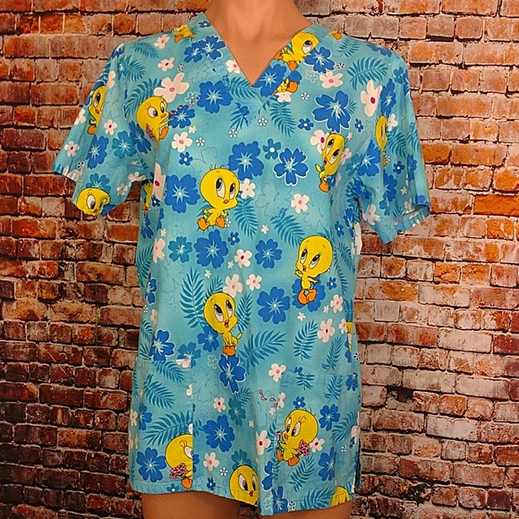 Looney Toons Tops - ‼️CLEARANCE‼️Tweety Bird Scrubs Top Small