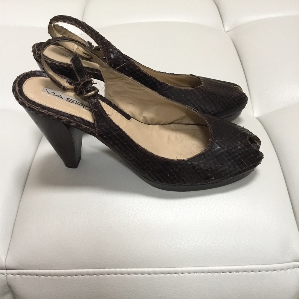 Via spiga peep toe