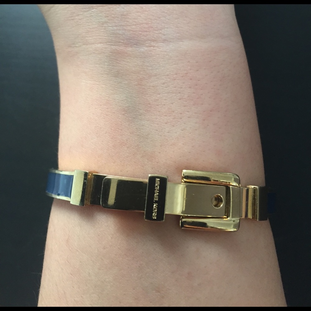 Michael Kors bracelet. Navy blue with gold color.