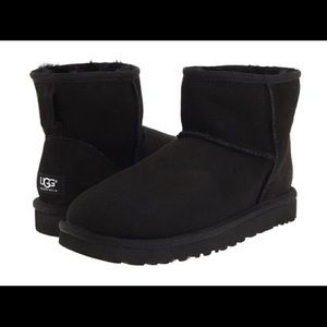 Uggs women's classic mini boot- NWT