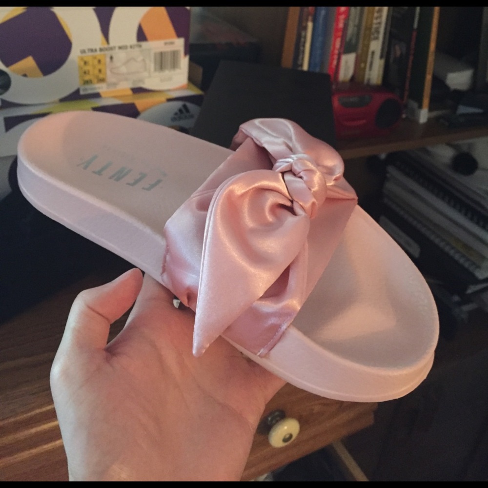 [SOLD] Rihanna Puma fenty bow slides