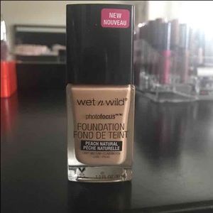 Wet n Wild Photofocus Foundation