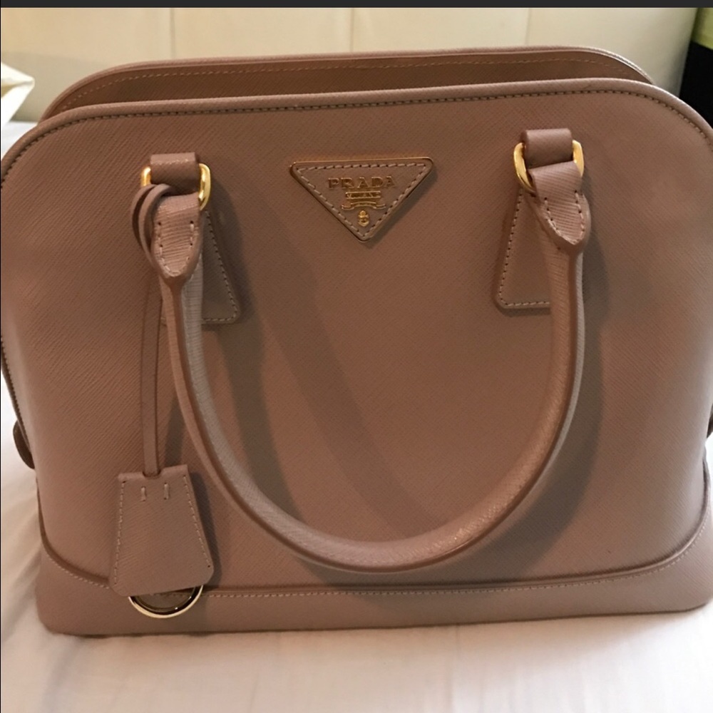 🚫SOLD🚫 Prada Medium Saffiano