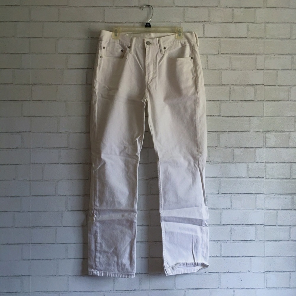 White Levi 514 (Straight Fit) Jeans