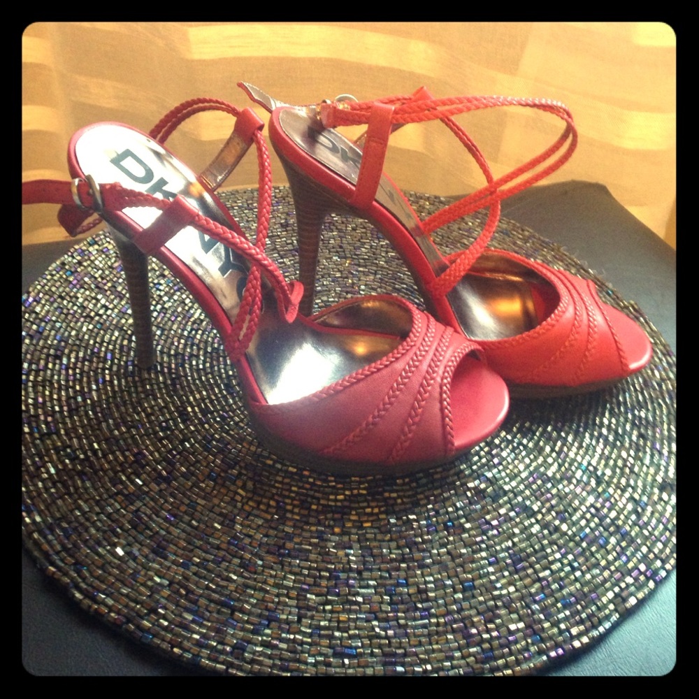 🤑PRICE DROP! Dknyc red and brown heels