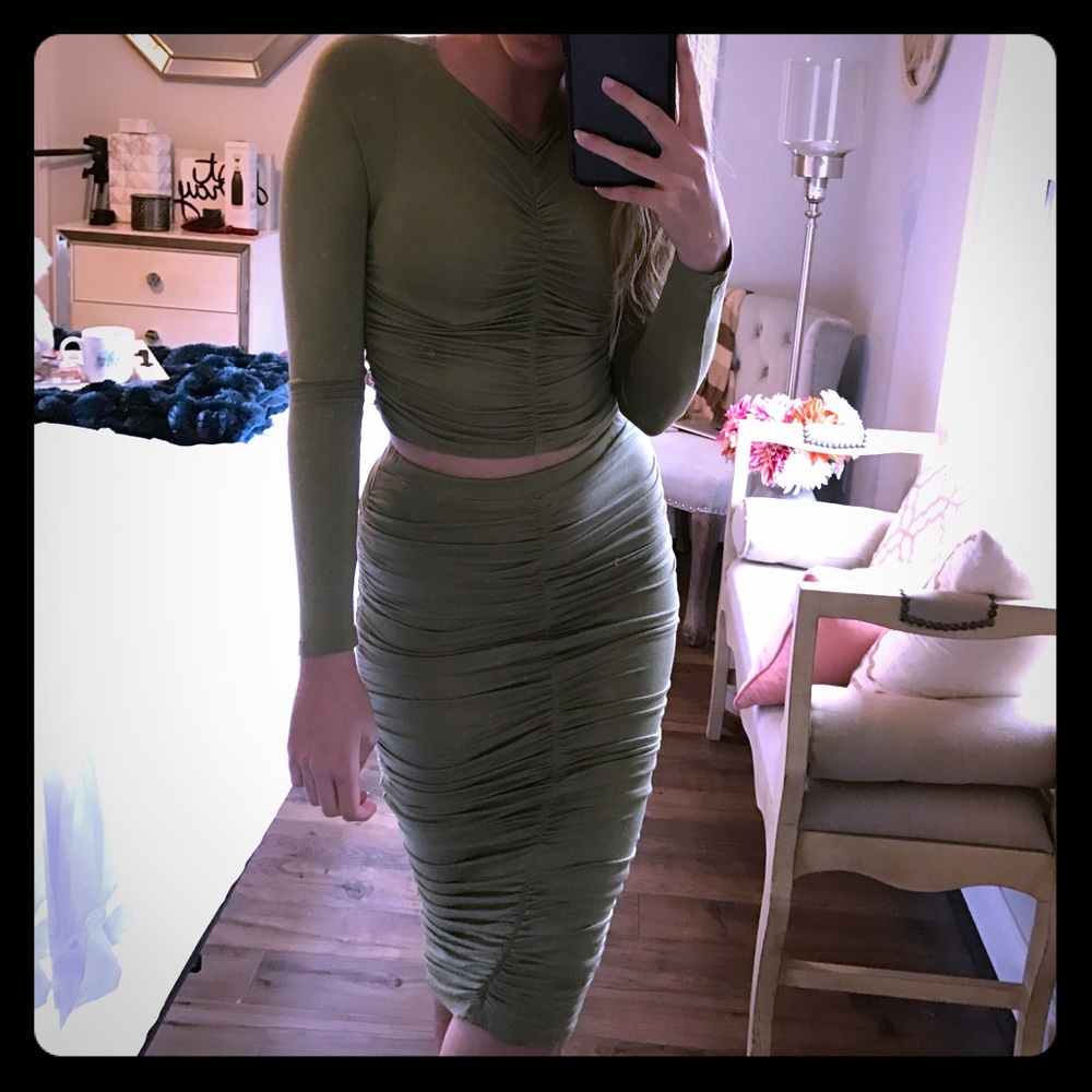 Two piece set (shirt + skirt )