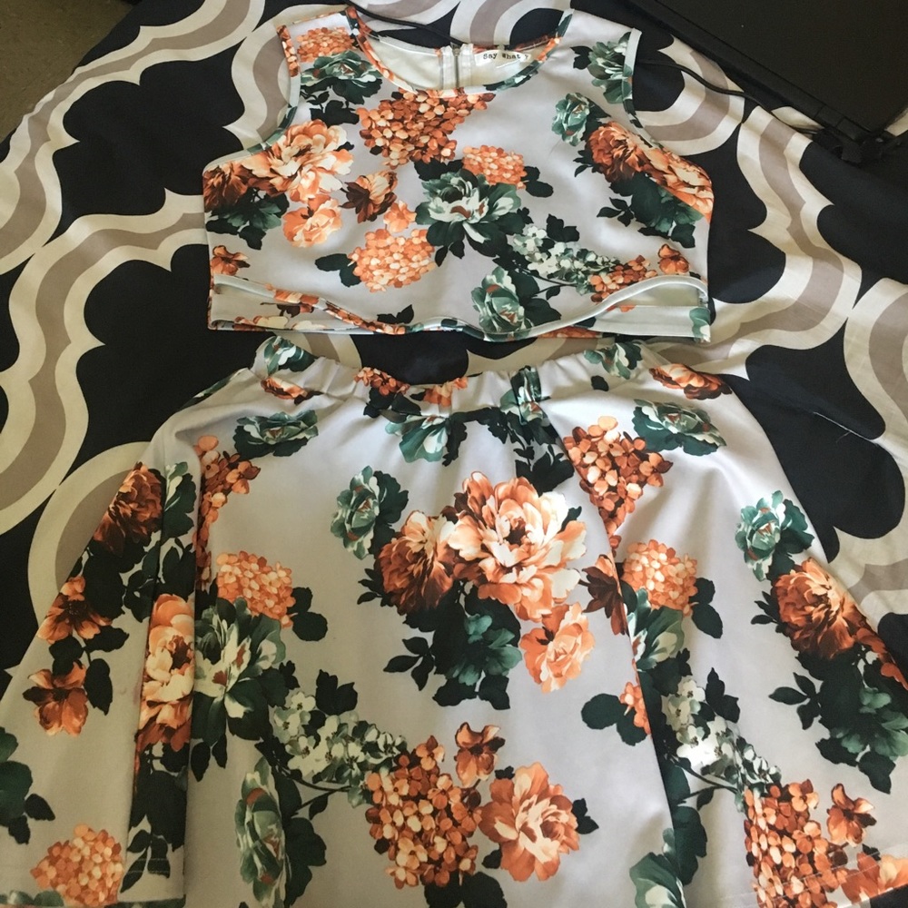 Floral 2 piece. Crop top and skirt