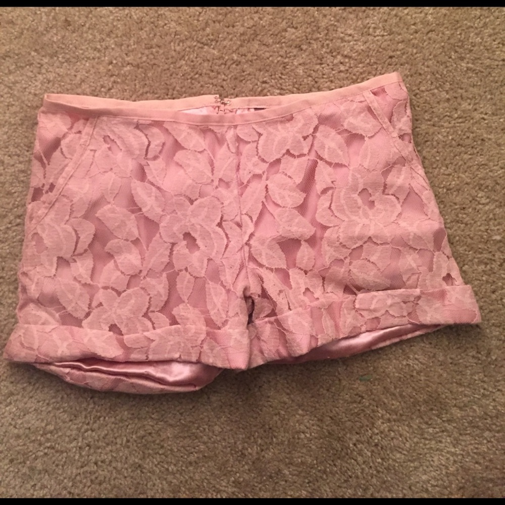 Floral lace pink shorts