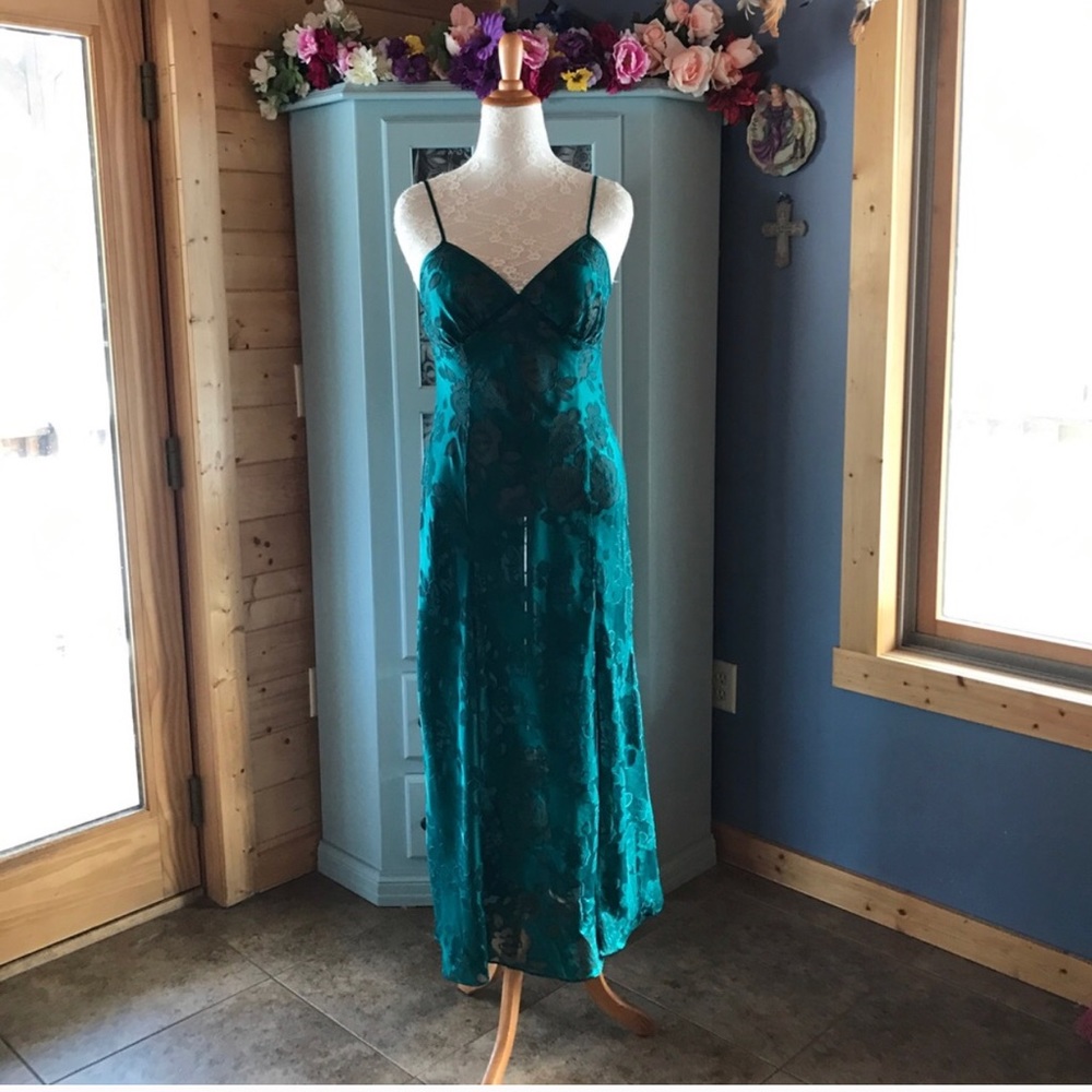 VICTORIA'S SECRET Long Emerald Green NightGown WOW