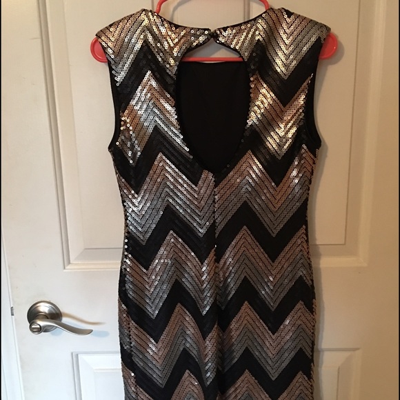 Sequined chevron cocktail dress 👗 - Picture 2 of 3