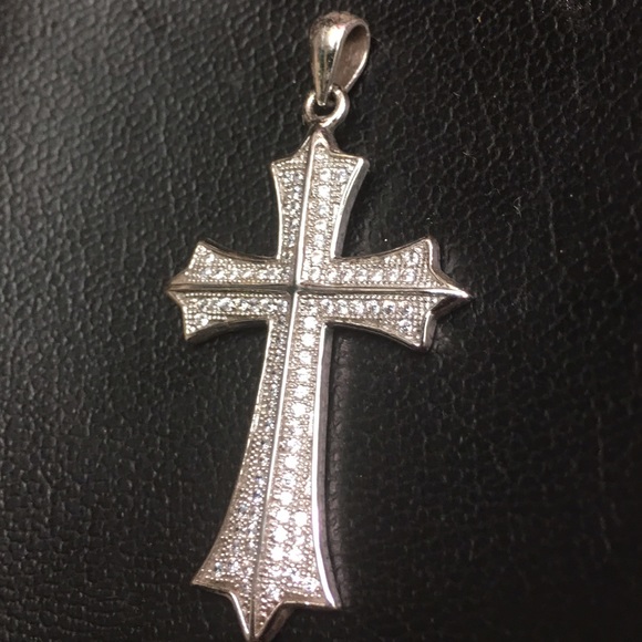 New Swarovski Crystal handset cross silver pendant - Picture 3 of 4