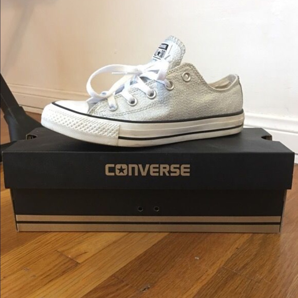 CONVERSE size 6