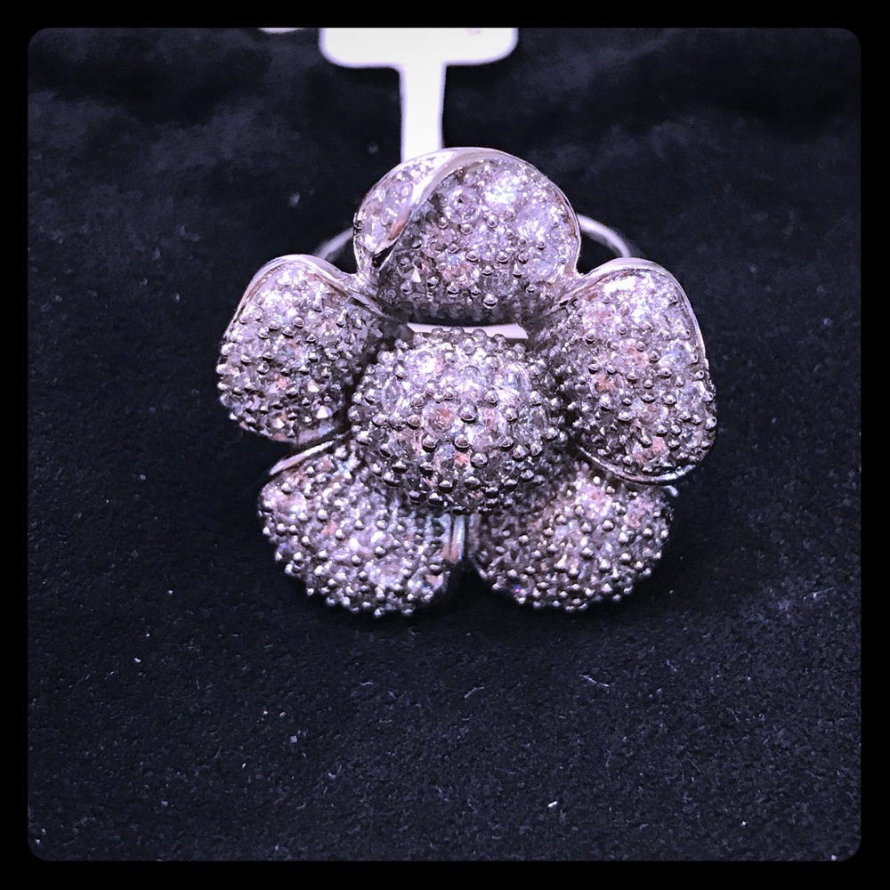 sterling silver and CZ flower ring 🌺 💎