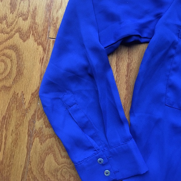 NWOT blue chiffon button down blouse - Picture 3 of 4