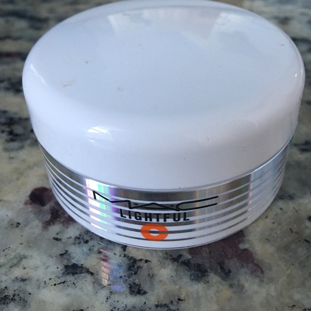 MAC Lightful C moisturizer