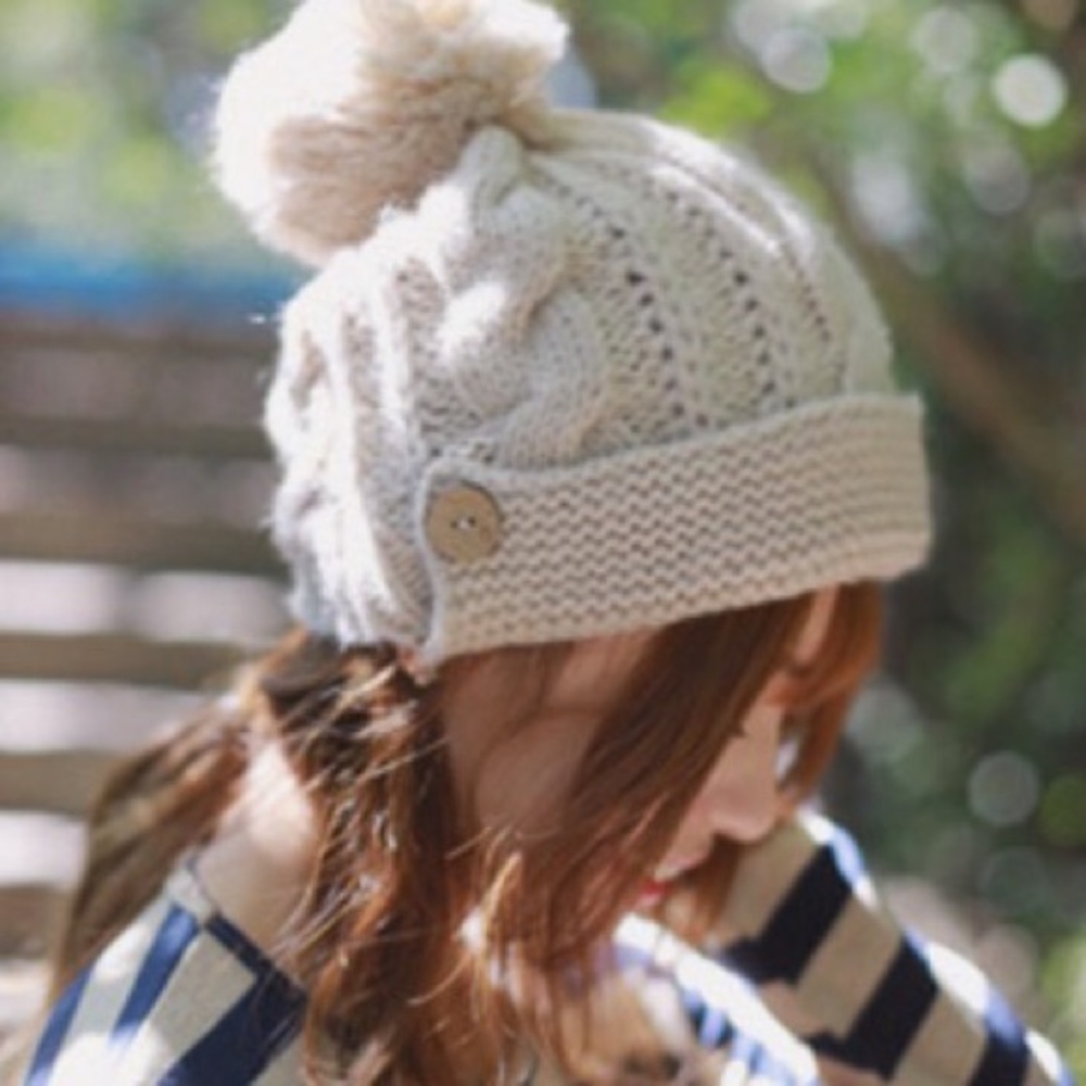Pompom Cable-Knit Beanie