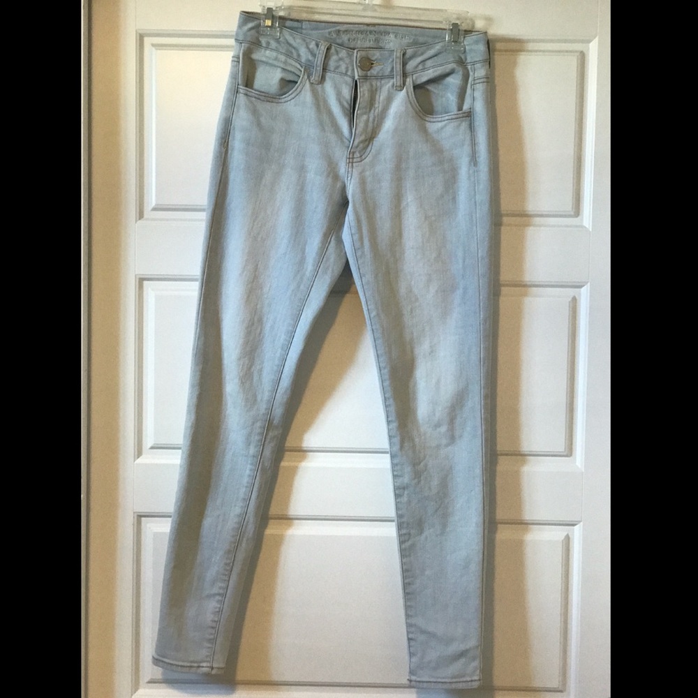 American Eagle Lightwash Skinny Stretch Jeans
