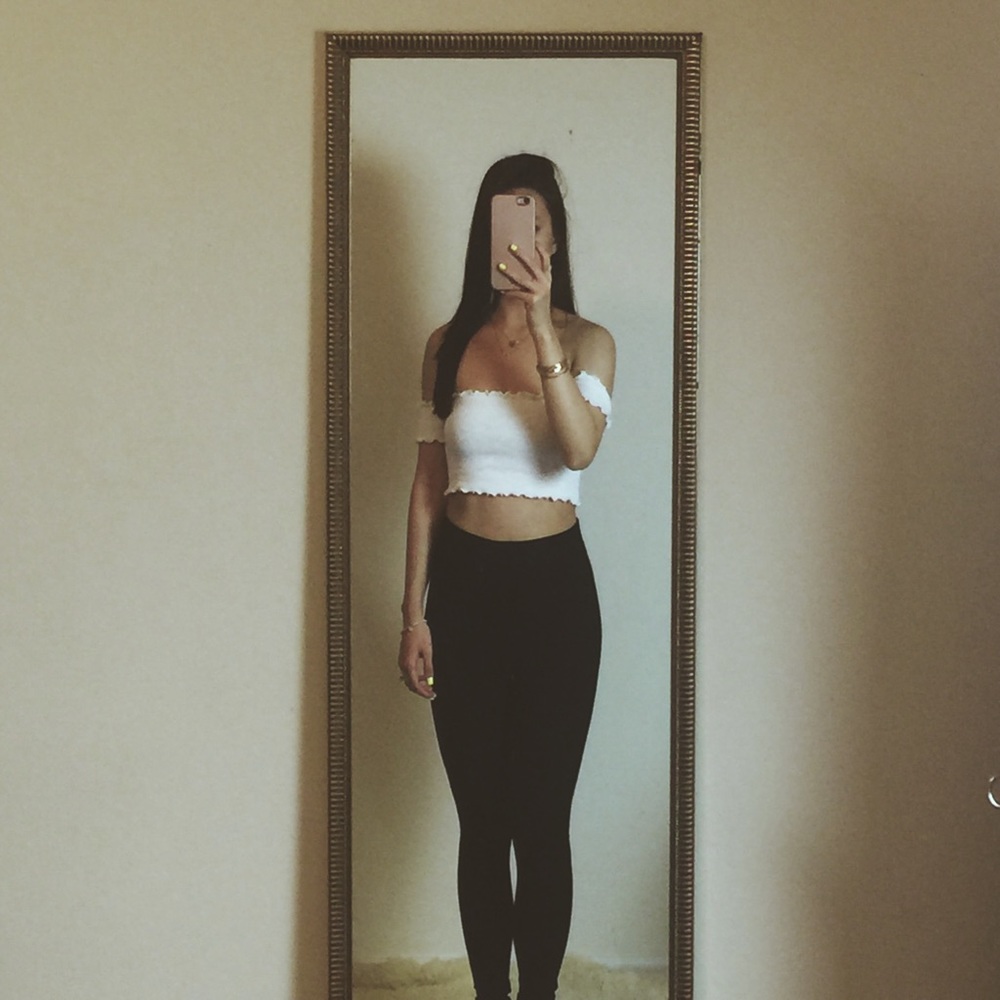 🚫Sold🚫Wavy Crop Top - White - Picture 5 of 6