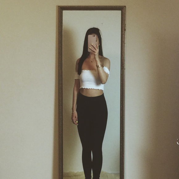 🚫Sold🚫Wavy Crop Top - White - Picture 5 of 6