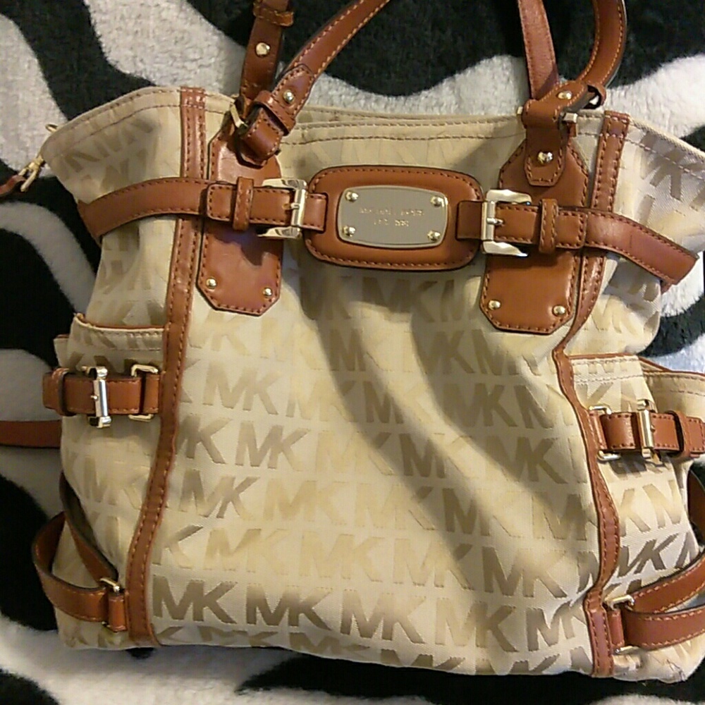 Micheal kors purse