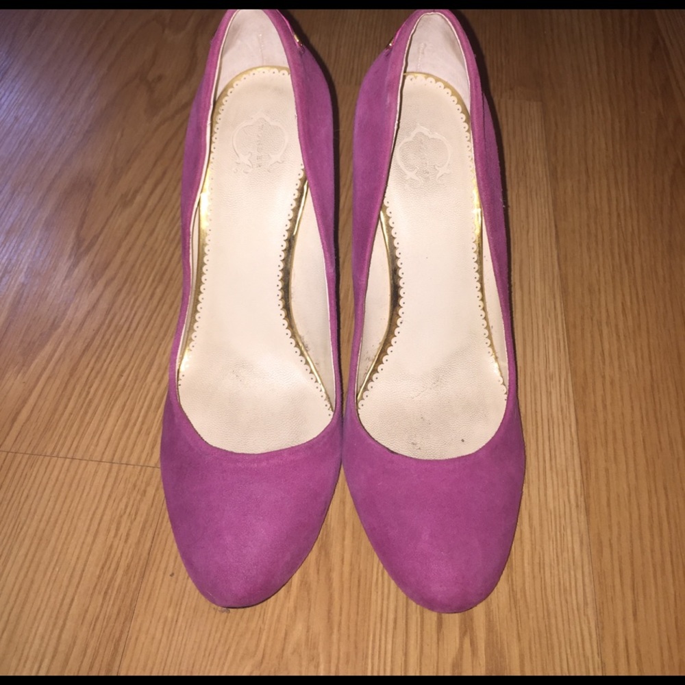 Simple Suede Pump with Heel Accent