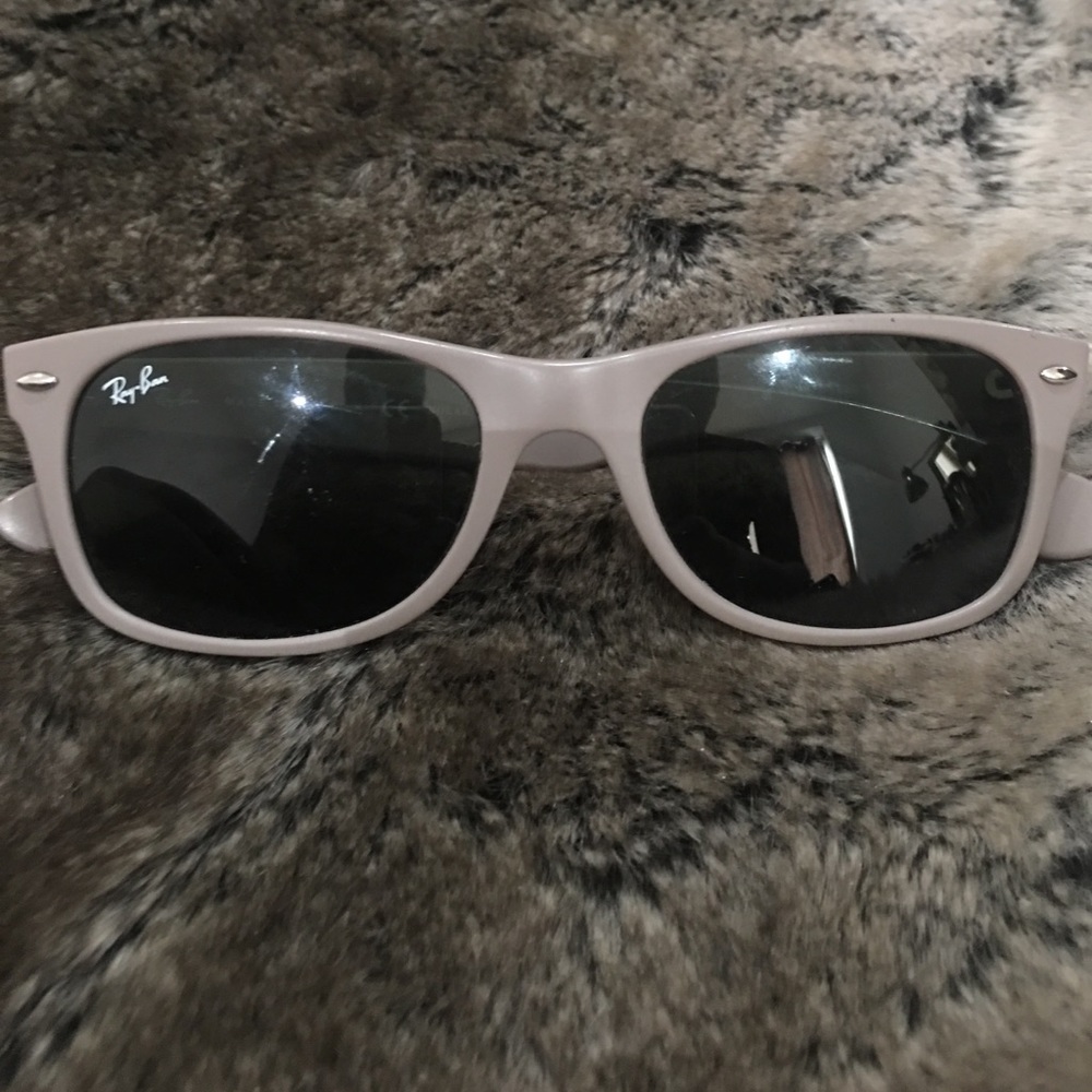 Authentic Ray Ban New Wayfarer Sunglasses