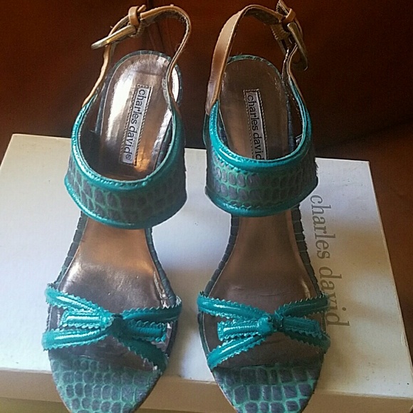 Beautiful heeled sandals - Picture 2 of 3