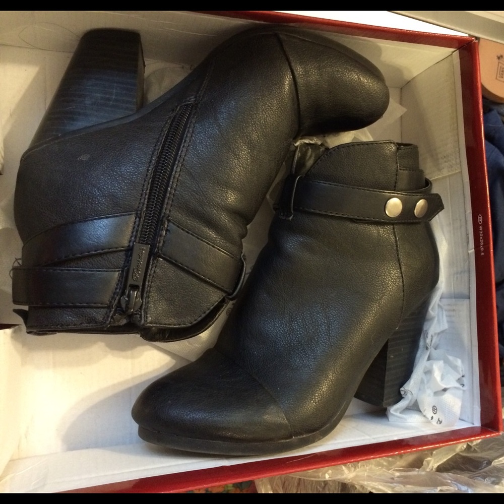 Black booties- LAST CHANCE!!!