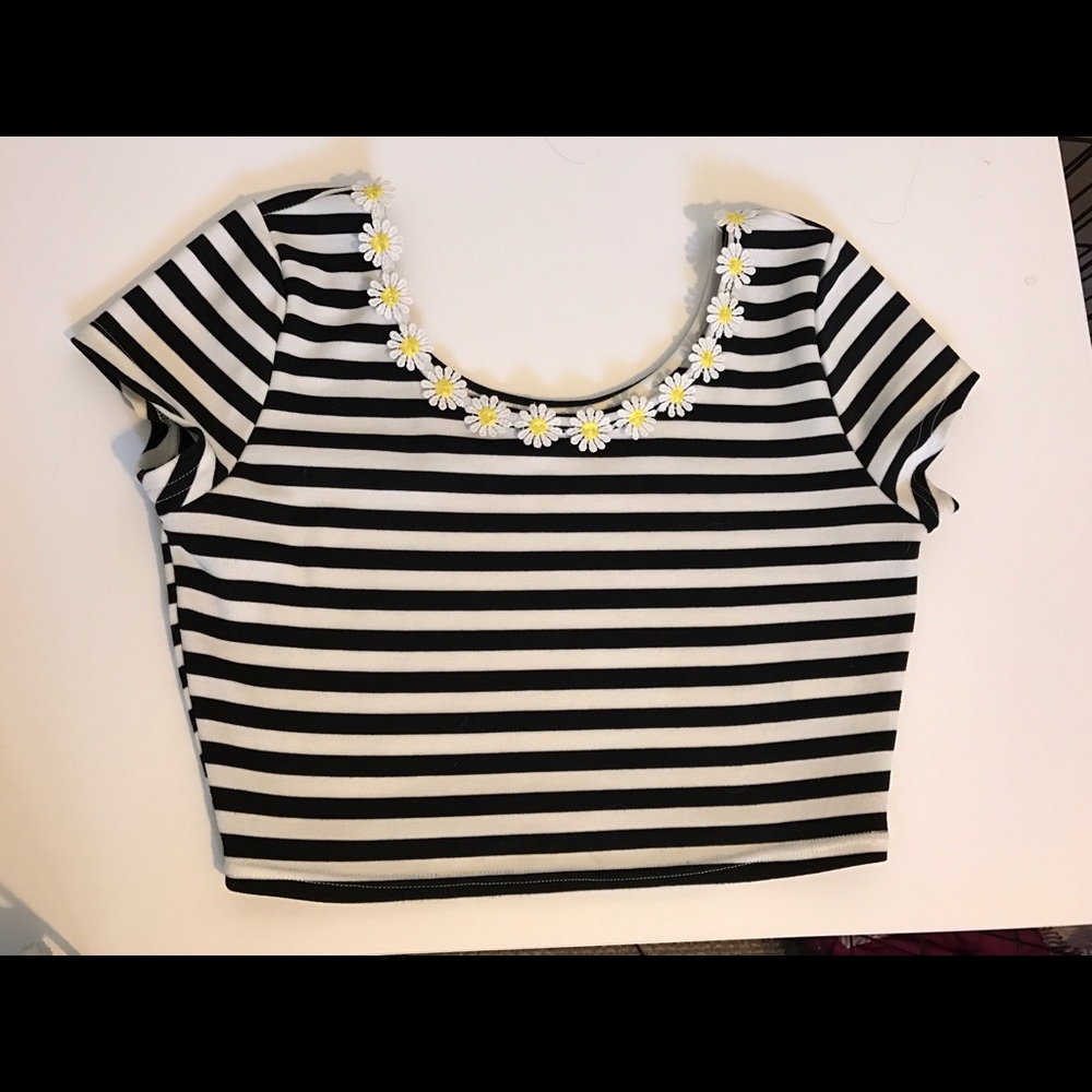 Stripped Crop Top with Daisy Neckline🌼