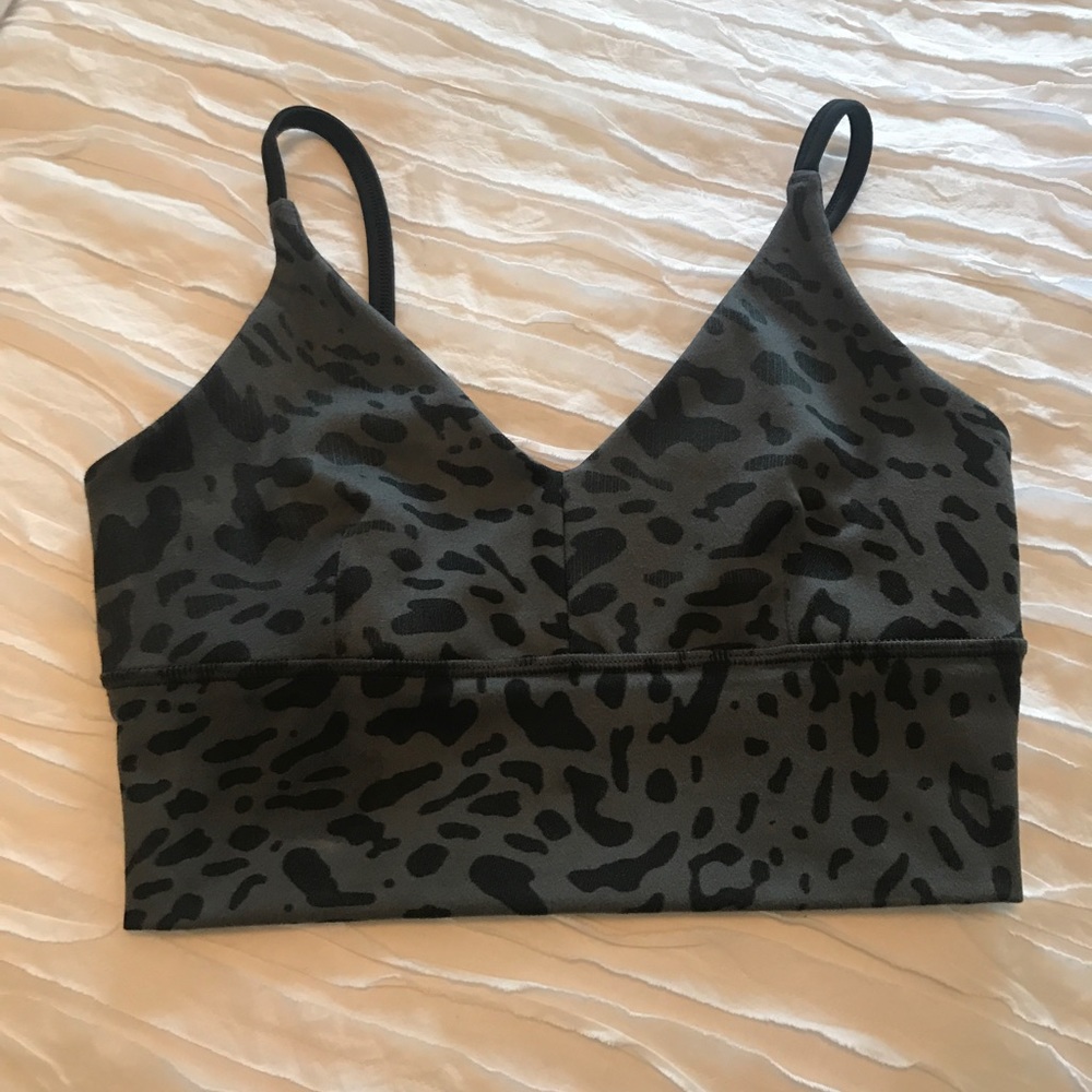 Super cute Lululemon sports bra! Size 6! Brand new