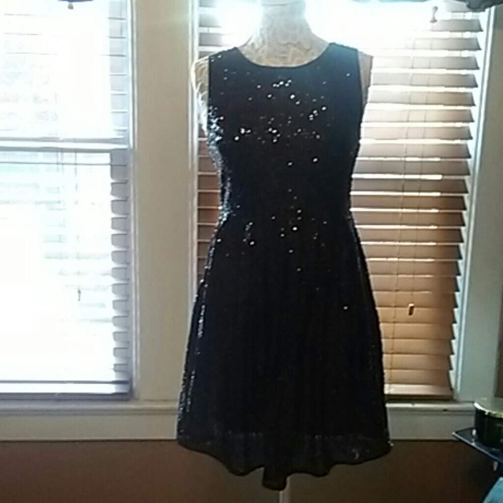Juniors black sequin sleeveless dress