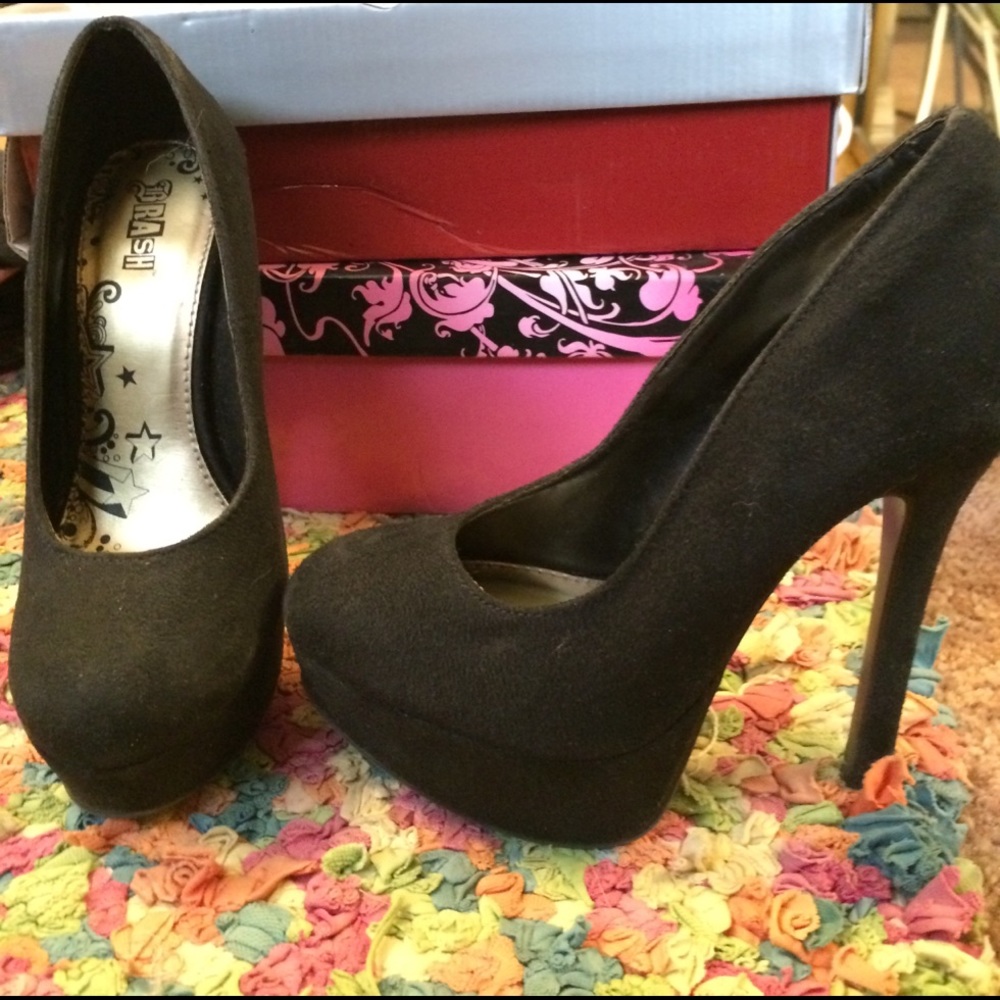 Black heel stilettos! LAST CHANCE!