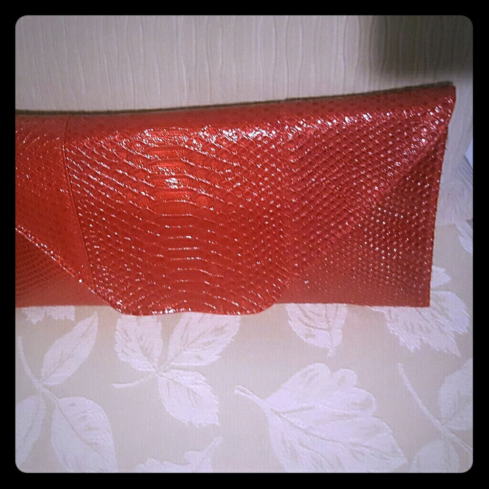 Large envelope clutch