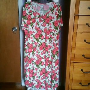 GORGEOUS LULAROE CARLY