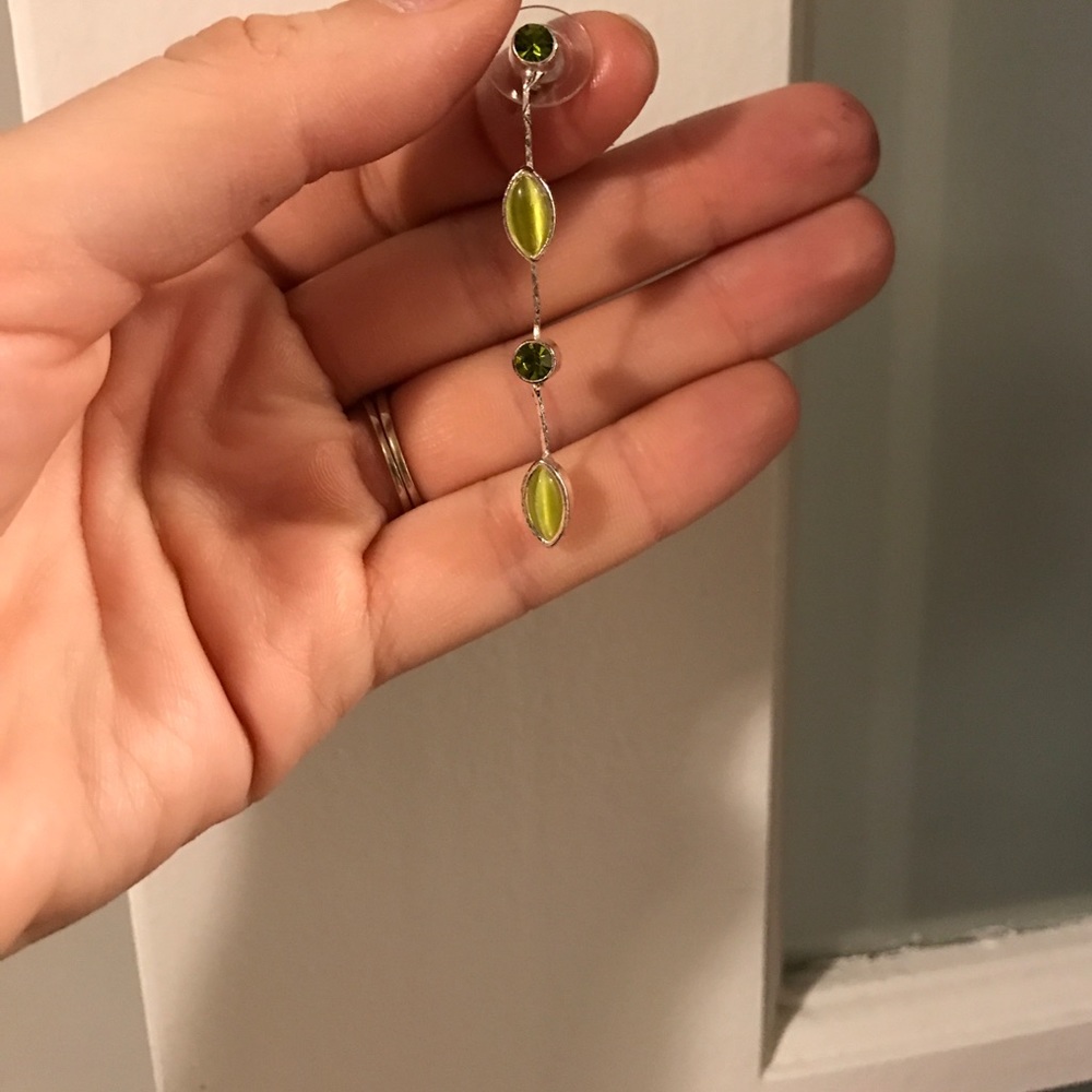 Beautiful green stone drop earrings - Picture 2 of 3