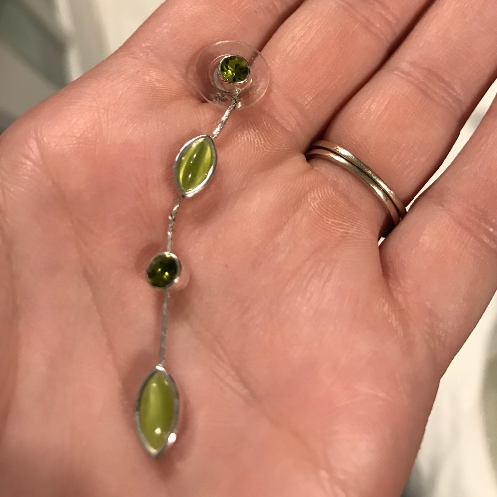 Beautiful green stone drop earrings - Picture 3 of 3