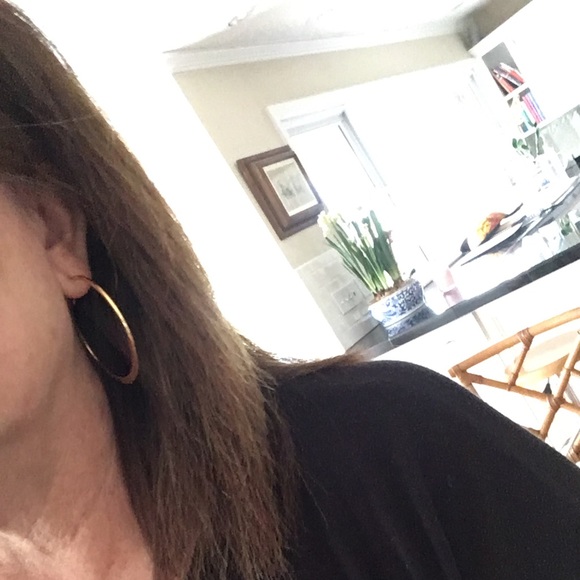 Flash SaleNew 18k Gold Hoop earrings Gift  - Picture 2 of 3