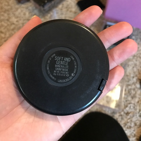 Mac Mineralize Skinfinish - Picture 2 of 3