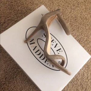 Steve Madden suede heels