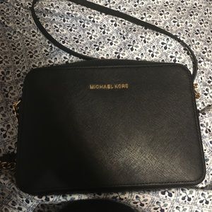 Michael kors jet set crossbody