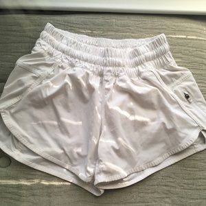 White Lulu Lemon Tracker IV shorts