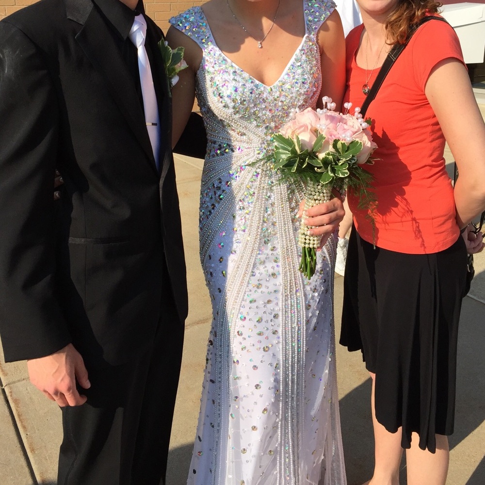 White prom dress - Picture 2 of 3