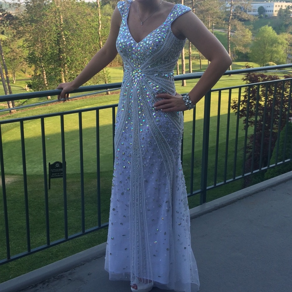 White prom dress - Picture 3 of 3