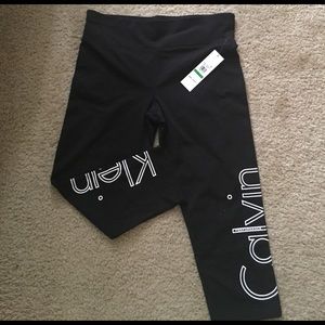 NWT Calvin Klein workout crop