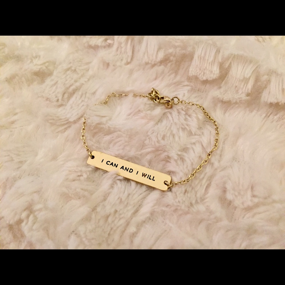 ⭐️PRICE DROP⬇️Dainty Gold Bracelet🎉