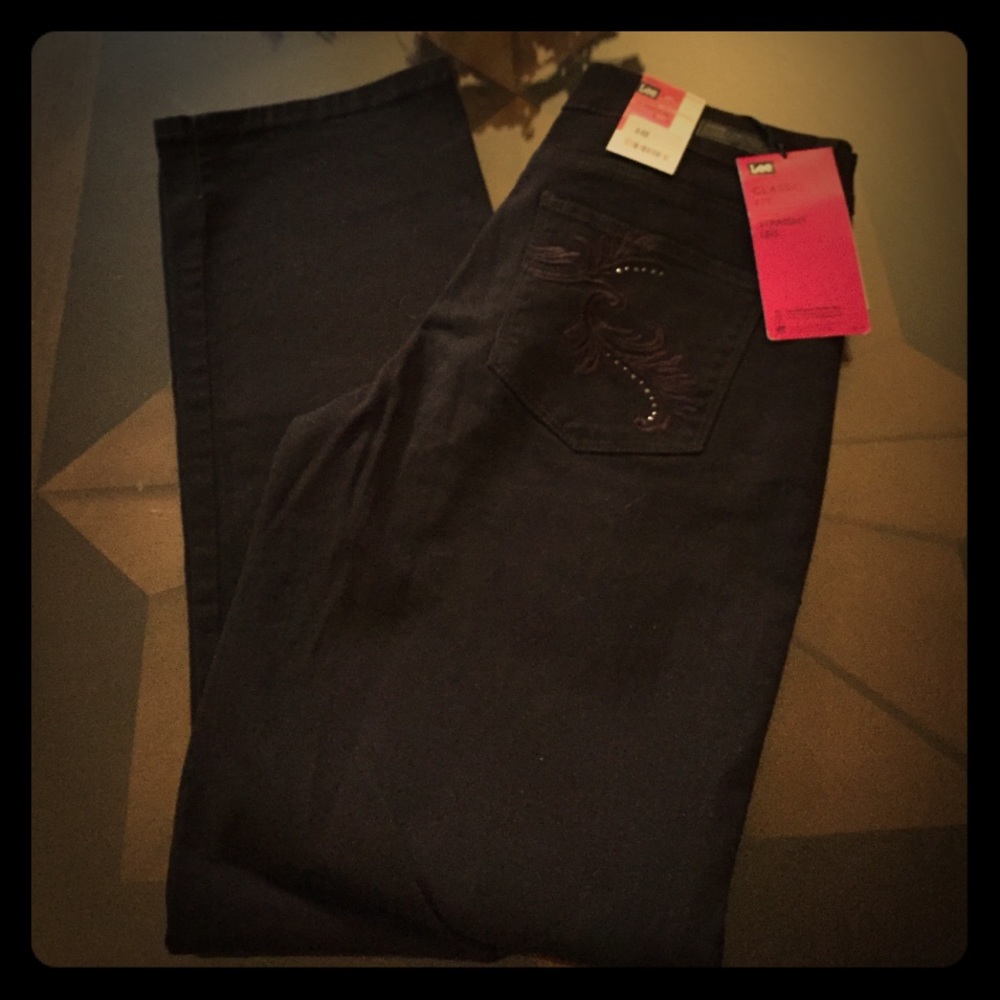 NWT Lee dark brown medium