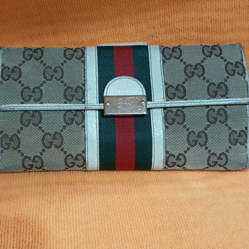 Gucci **Authentic wallet