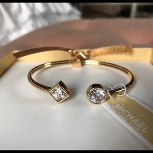 ‼️SALE‼️💎Michael Kors Gold Bracelet💎